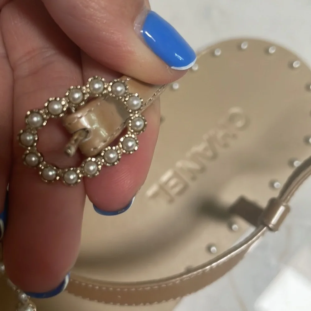 Chanel Nude & White Pearl Thong Flat Sandals🤍